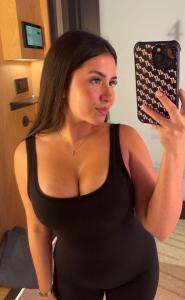  Femme Latine, Discrète Et Agréable